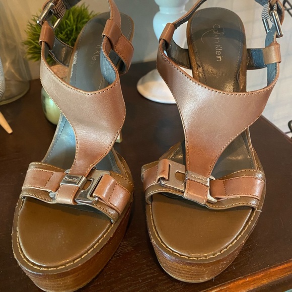 Calvin Klein tan platform heels - Picture 3 of 10